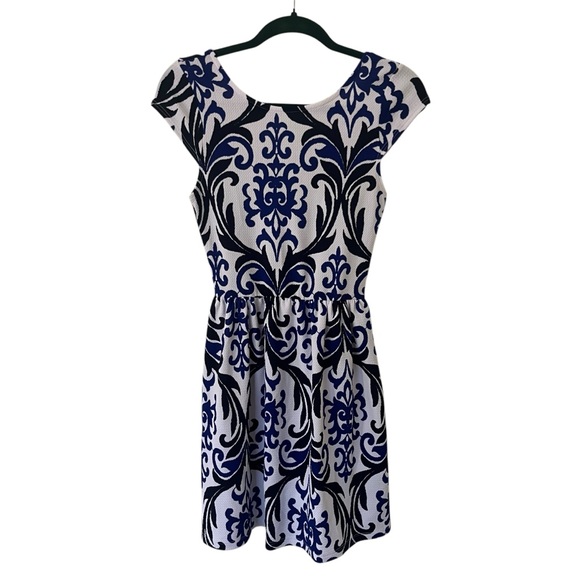 Everly Dresses & Skirts - Everly damask printed skater dress blue and white stretch scoop back size small